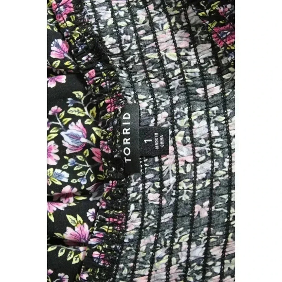 Torrid BLACK FLORAL SMOCKED SKATER DRESS Size 1 - Picture 8 of 9